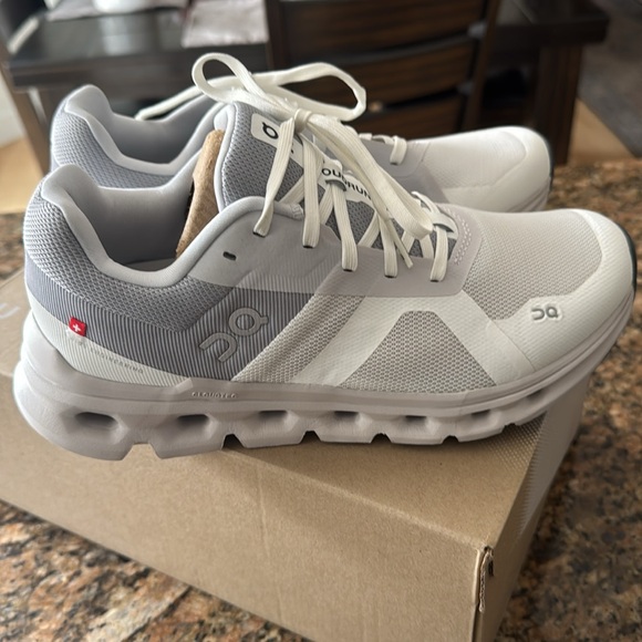 On Cloud Wide white/frost brand new shoe - Picture 4 of 5